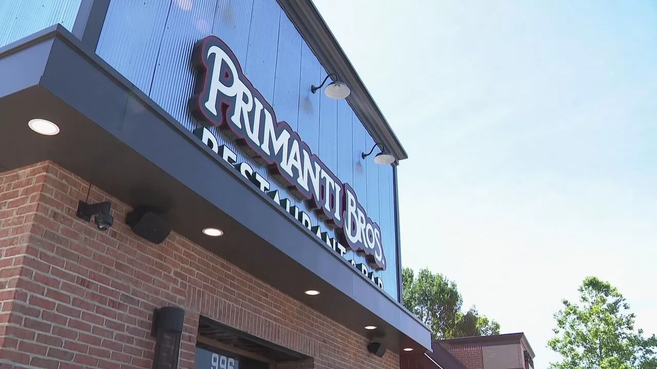 Primanti Bros denies banning JD Vance, cites 'momentary confusion' for staff photo 1