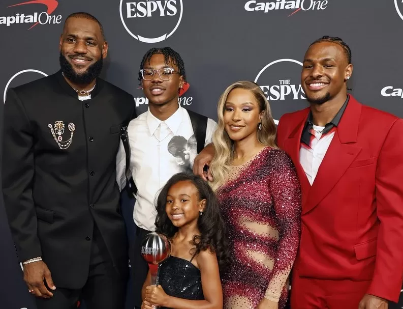 LeBron James hace un gran anuncio sobre los rumores de su retirada de la NBA