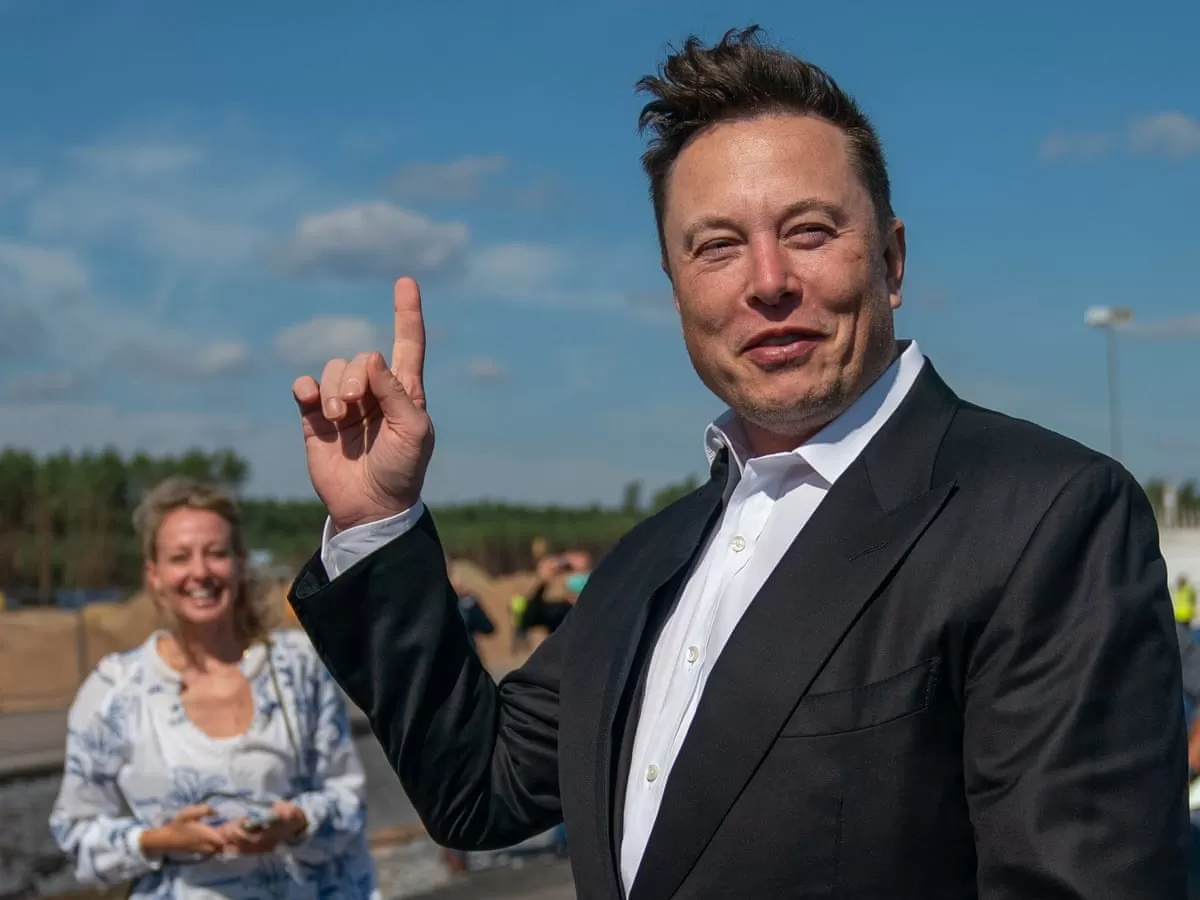 Elon Musk s'étonne de tout l'étude avec 8 paroles percutantes comme celles d'Alec Baldwin qui l'a appelé "basura" lors de la présentation