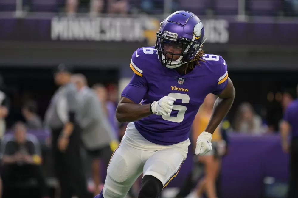 Eagles sign former Vikings 1st-round pick to active roster