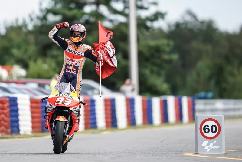 Victoria 76: Marc Márquez iguala al legendario Hailwood con una obra maestra checa | Honda Irlanda