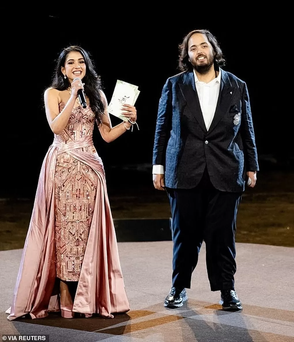 Rihanna criticada por actuación floja pese a haber recibido 6,5 millones de dólares por cantar en bodas - 4 Rihanna criticada por actuación floja pese a haber recibido 6,5 millones de dólares por cantar en bodas - 4