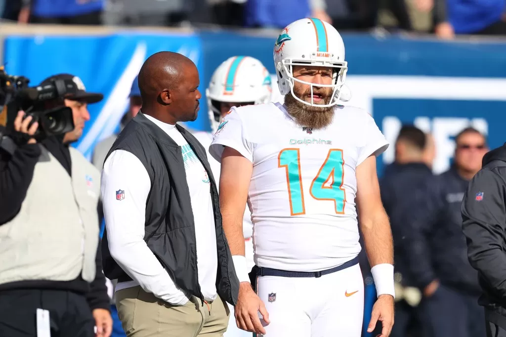 Brian Flores (l.) and Ryan Fitzpatrick (r.) with the Dolphins in 2019.