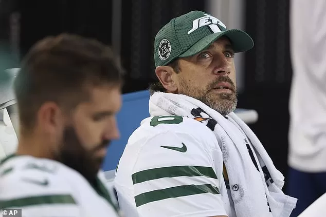 Aaron Rodgers LOSES on New York Jets return but shows signs of his  brilliance - as 49ers prove too strong, even without Christian McCaffrey |  Daily Mail Online