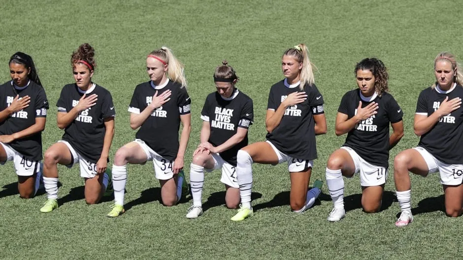 Spielerinnen knien bei der Rückkehr der NWSL während der Nationalhymne „aus Protest gegen rassistische Ungerechtigkeit“ | CBC Sports