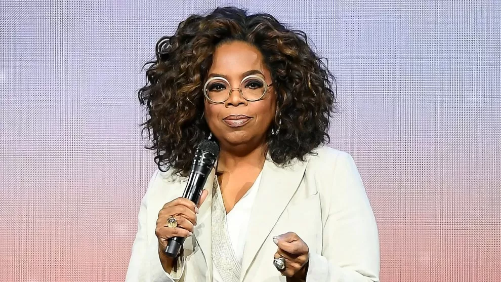 Oprah Winfrey Brings Supplies to Hawaiian Wildfire Evacuees