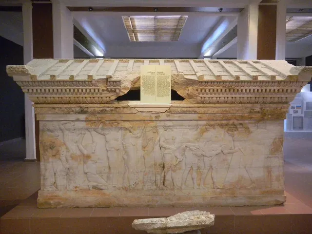 Découverte du sarcophage de Polyxène : un trésor du monde antique à la découverte – History Magazine