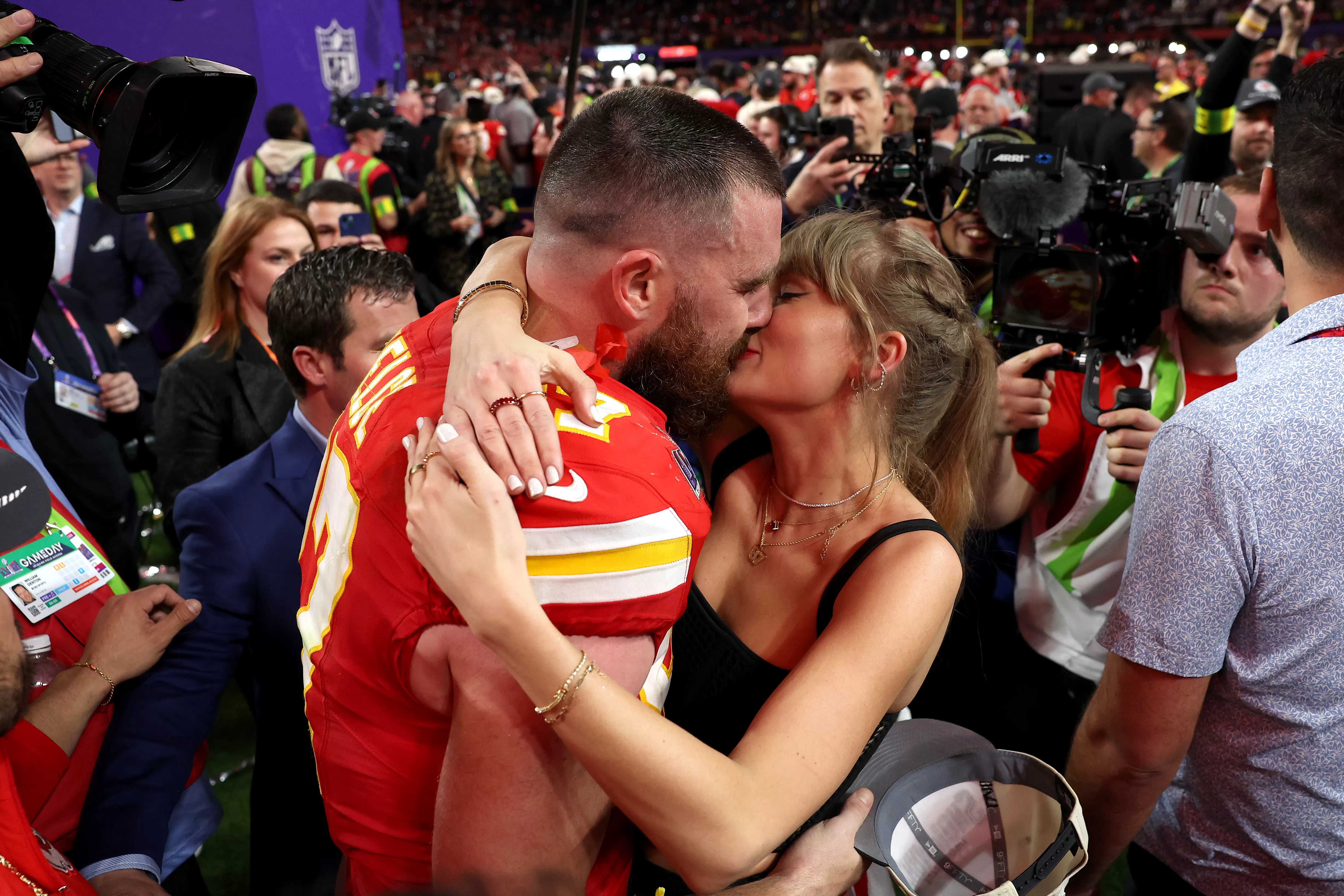 Taylor swift and travis kelce
