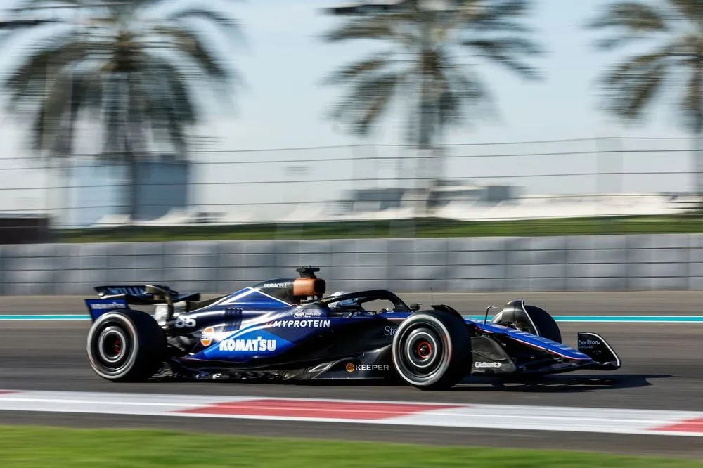 Carlos Sainz fa il suo debutto in Williams F1 nei test di Abu Dhabi