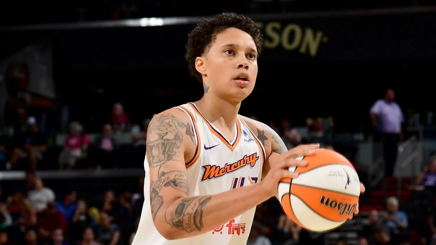 Brittney Griner vuelve a firmar con Phoenix Mercury antes del campo de entrenamiento del equipo de EE. UU. | CNN