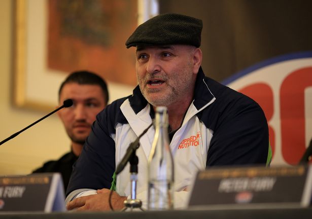 Cha của Tyson Fury đòi "tẩn" Dana White vì dám nghi ngờ con mình