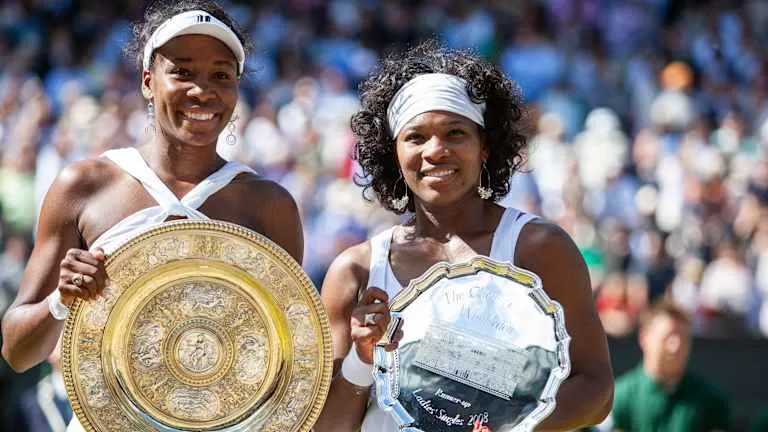 Venus scored her first Grand Slam final win over Serena in nearly seven years when she won the 2008 Championships over her little sister in straight sets.