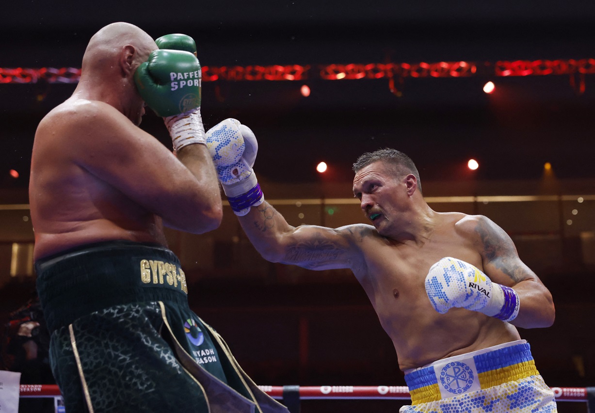 Usyk edges Fury to become undisputed heavyweight champ | Otago Daily Times  Online News