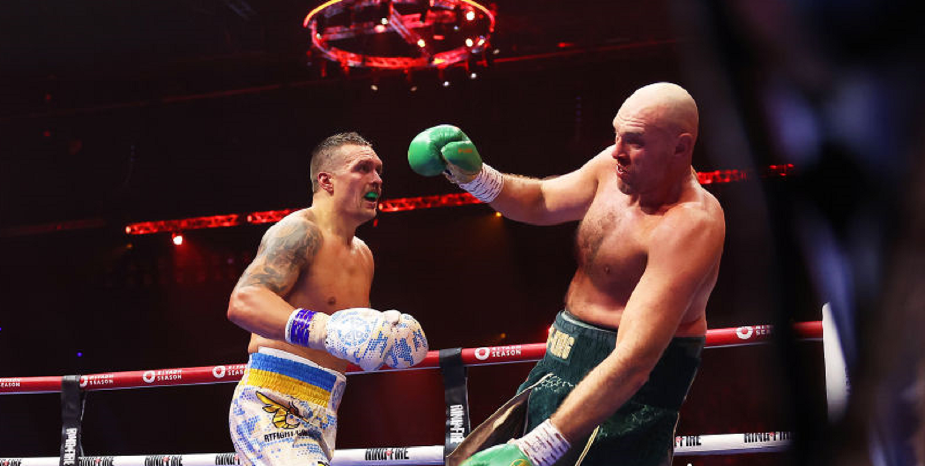 Ref Saves Tyson Fury From Getting Knocked Out By Usyk, And Fans Think Fight  Is Rigged - BroBible