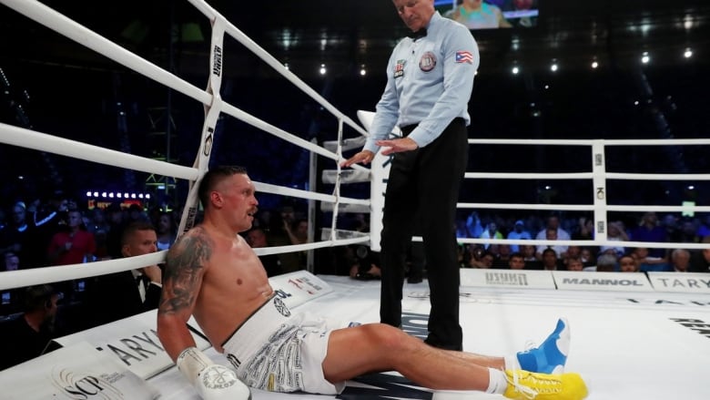 Controversial low-blow call helps Usyk come back to KO Dubois, retain  heavyweight titles | CBC Sports