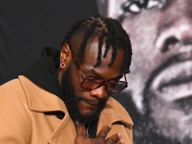 Deontay Wilder gives tearful press conference after knocking out Robert  Helenius - Yahoo Sports