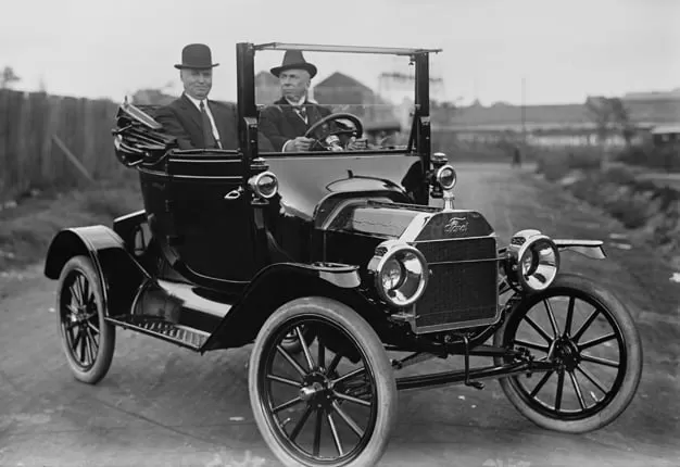 The first 1908 Ford Model T was auctioned at an American museum for 1.8 ...