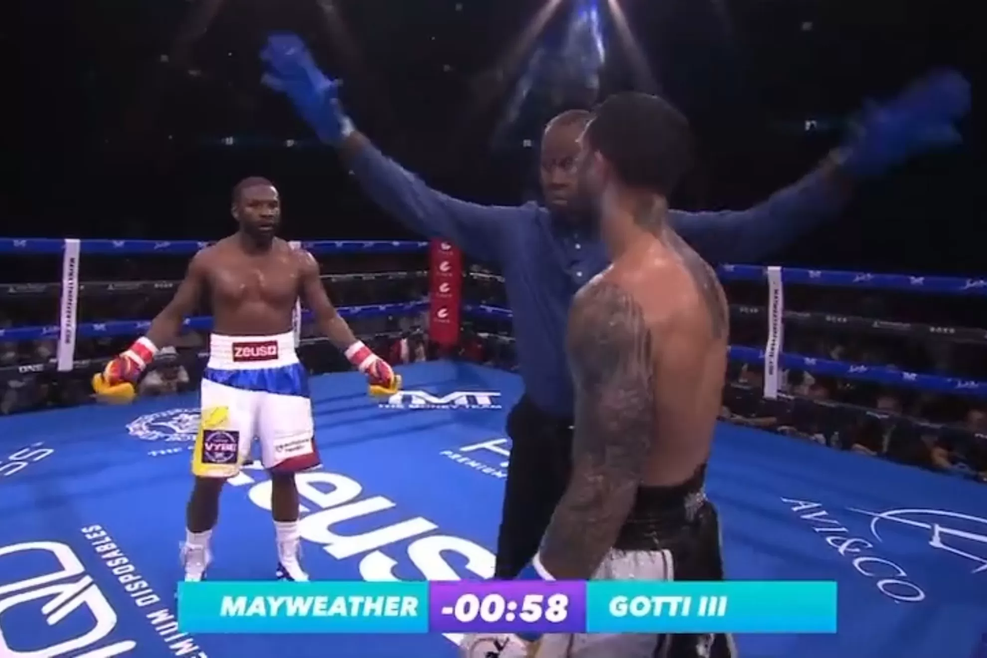 The end of an undefeated era: Floyd Mayweather's record broken by John Gotti III's knockout in a closed match, Police intervention, $35 million fine.nguyen01