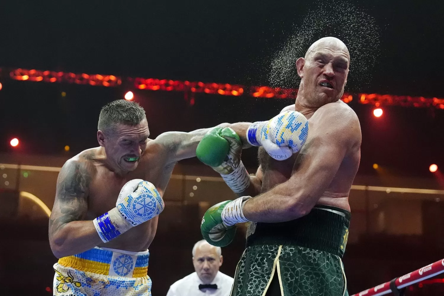 Oleksandr Usyk beats Tyson Fury by split decision to become the undisputed  heavyweight champion