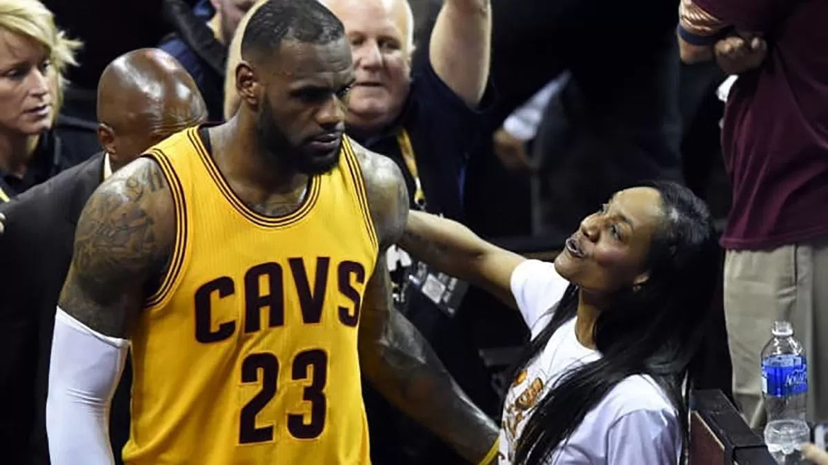 Don't Hurt Em' Too Much!": LeBron James Hypes Up His Mother In Adorable  Fashion - EssentiallySports