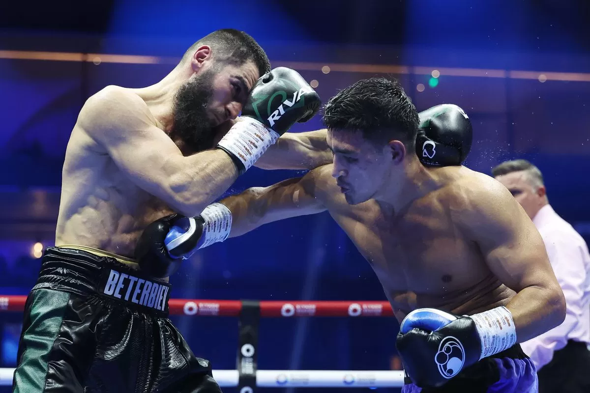 Artur Beterbiev wins majority decision over Dmitry Bivol: Scorecards - Bad  Left Hook