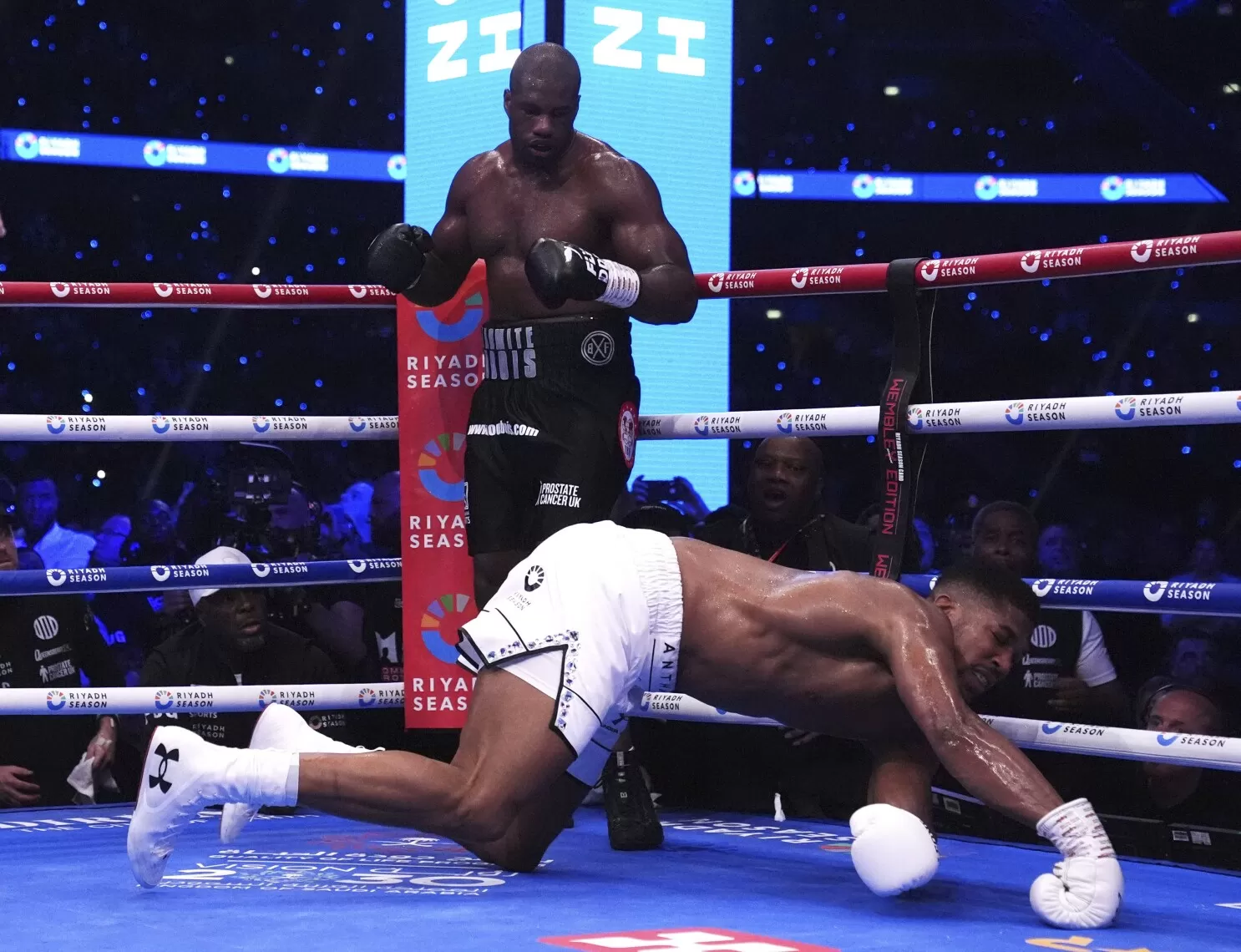 Dubois beats up Joshua to retain IBF heavyweight title with brutal  5th-round knockout | AP News