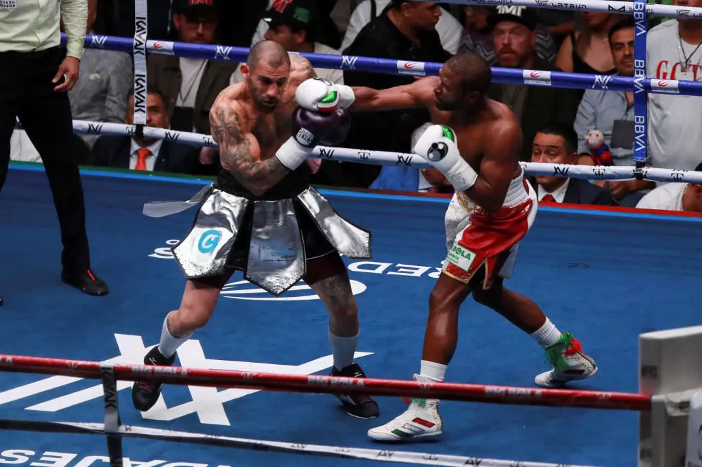 Floyd Mayweather appears to fire referee in middle of John Gotti III rematch