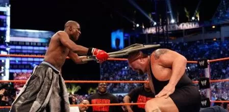 Floyd Mayweather y Conor McGregor a WWE?