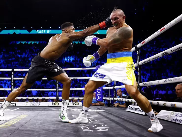 Đại chiến boxing Oleksandr Usyk - Joshua: So kè nghẹt thở, bản lĩnh nhà vô  địch