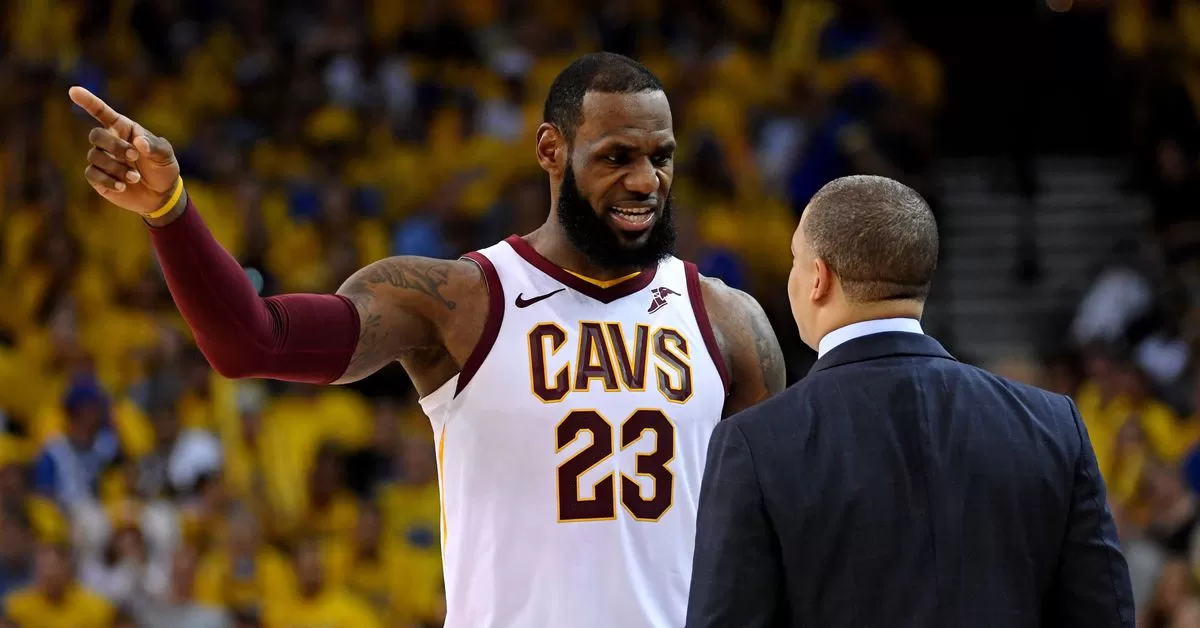 NBA Free Agent Rumors: LeBron James declines player option - Silver Screen  and Roll