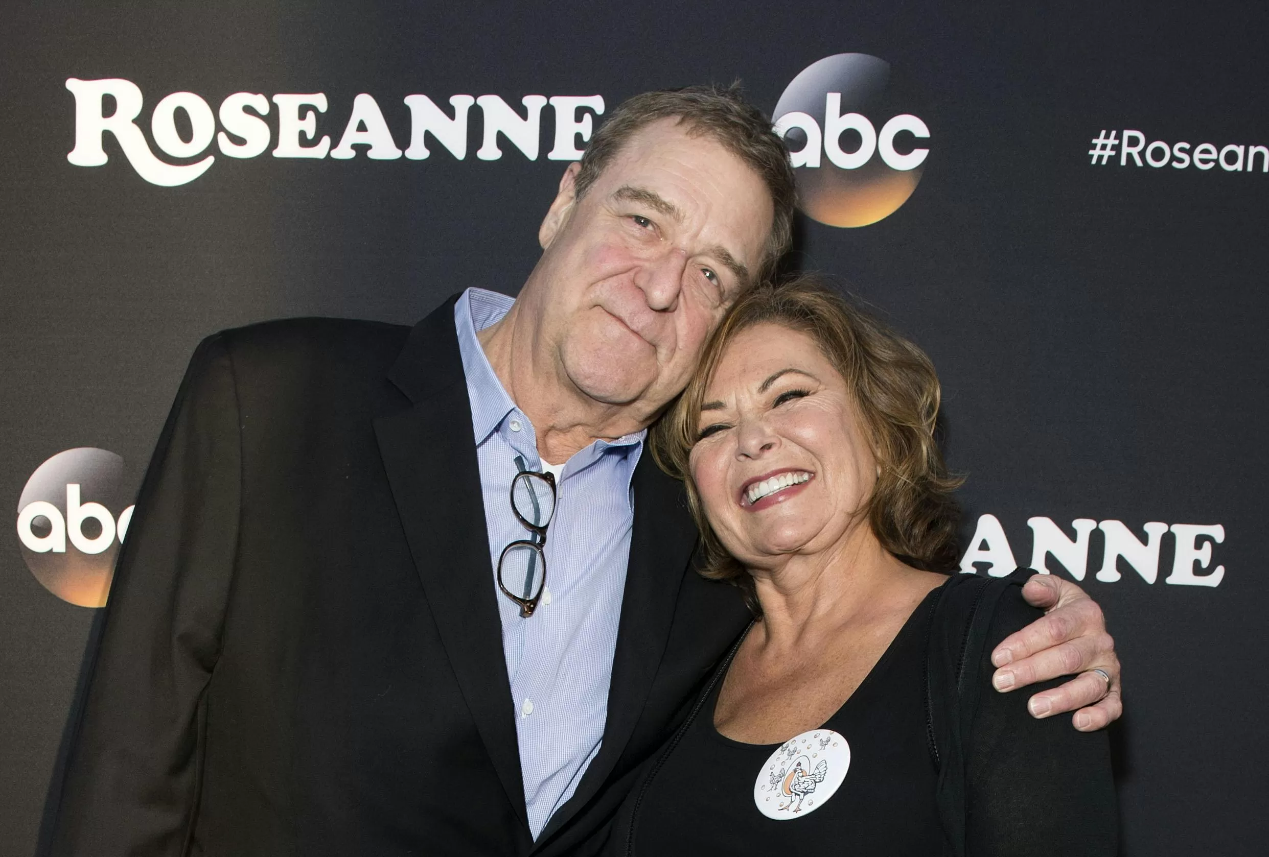 Roseanne Barr vender tilbage efter at have trådt i spinaten: Sådan ser hun  ud i dag | BILLED-BLADET