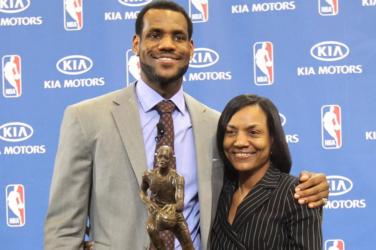 $50,000 Gift from Mother Gloria for LeBron James' Birthday Nearly Got Him  in Trouble (2003) - EssentiallySports