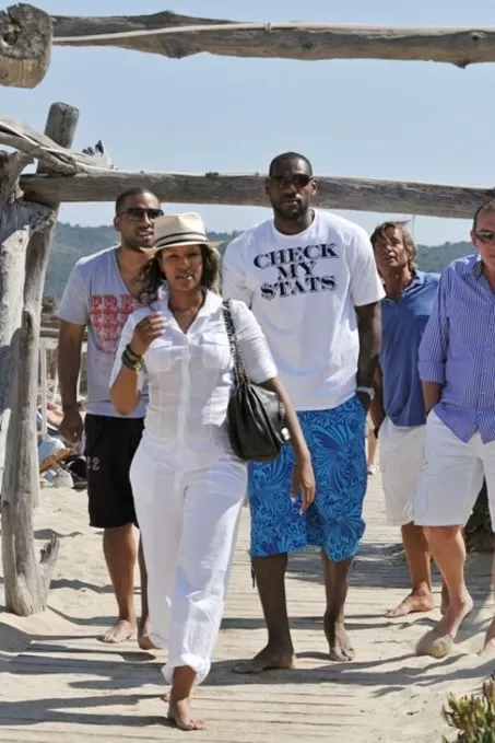 Web site criticizes LeBron James while he's on vacation in France