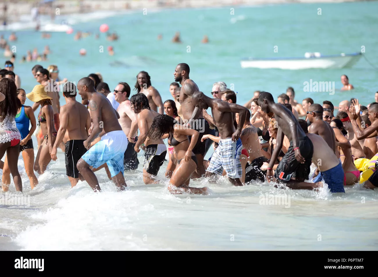 MIAMI BEACH, FL - AUGUST 16: LeBron James showed up on location in Miami  Beach for a Nike commercial. The NBA champion hopped on a bicycle and rode  around the iconic Ocean