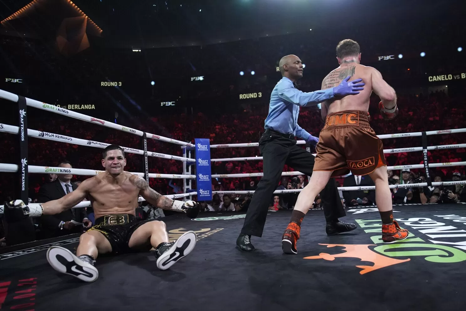 Canelo Alvarez wins unanimous decision over Edgar Berlanga in title defense  | AP News