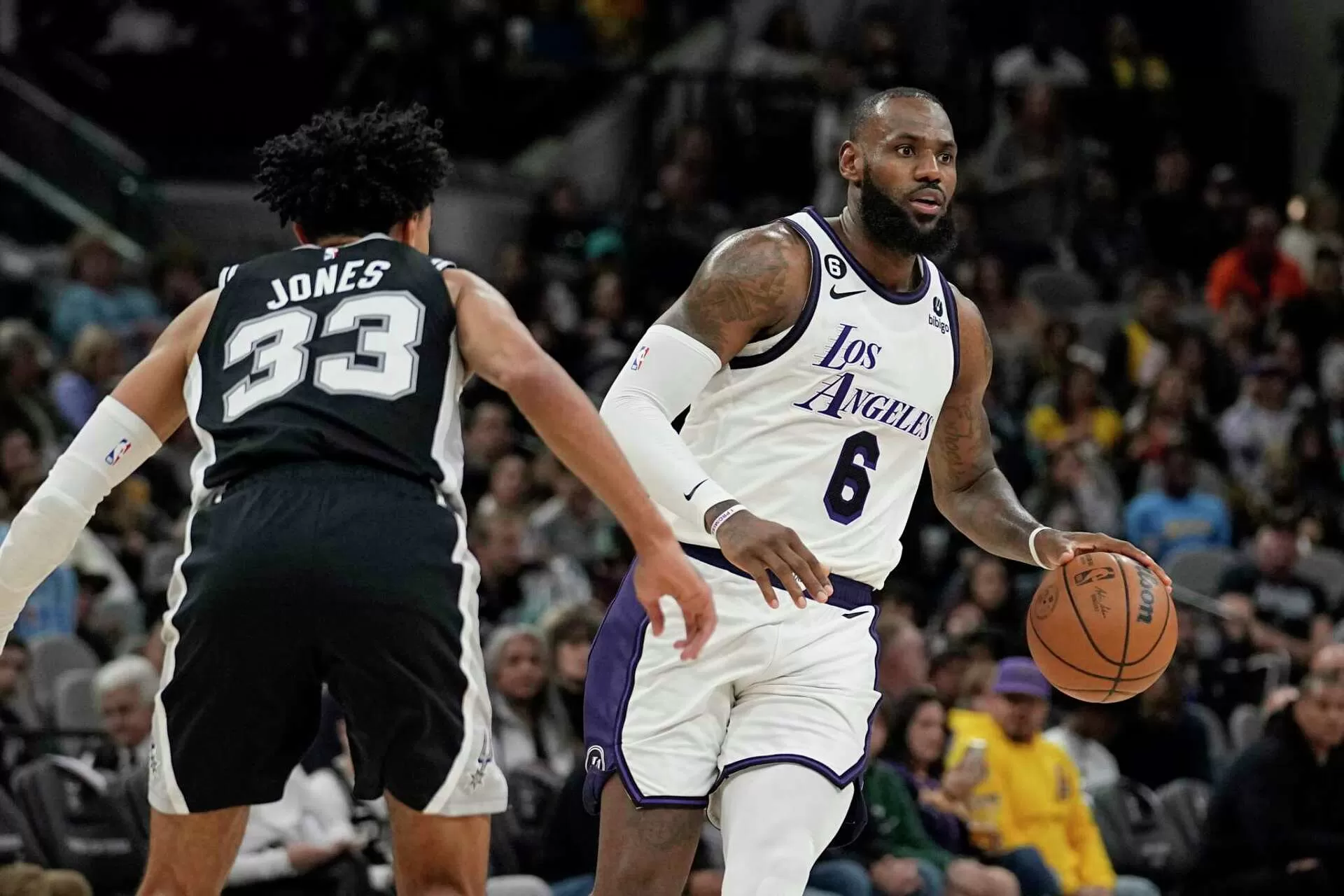 Behind LeBron James, the Lakers dispatch the Spurs for the third time this  week