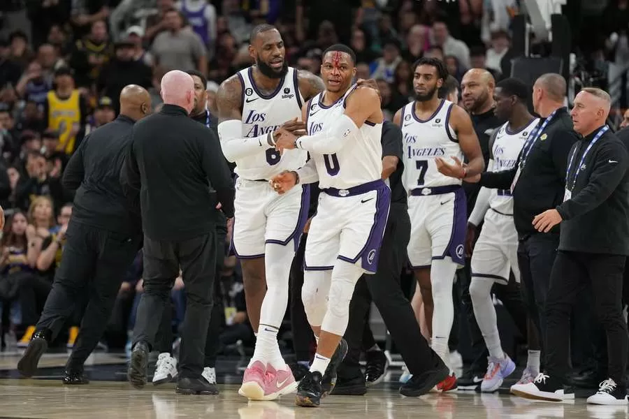 NBA Roundup: LeBron shines in Lakers' NBA win over Spurs | Flashscore.com