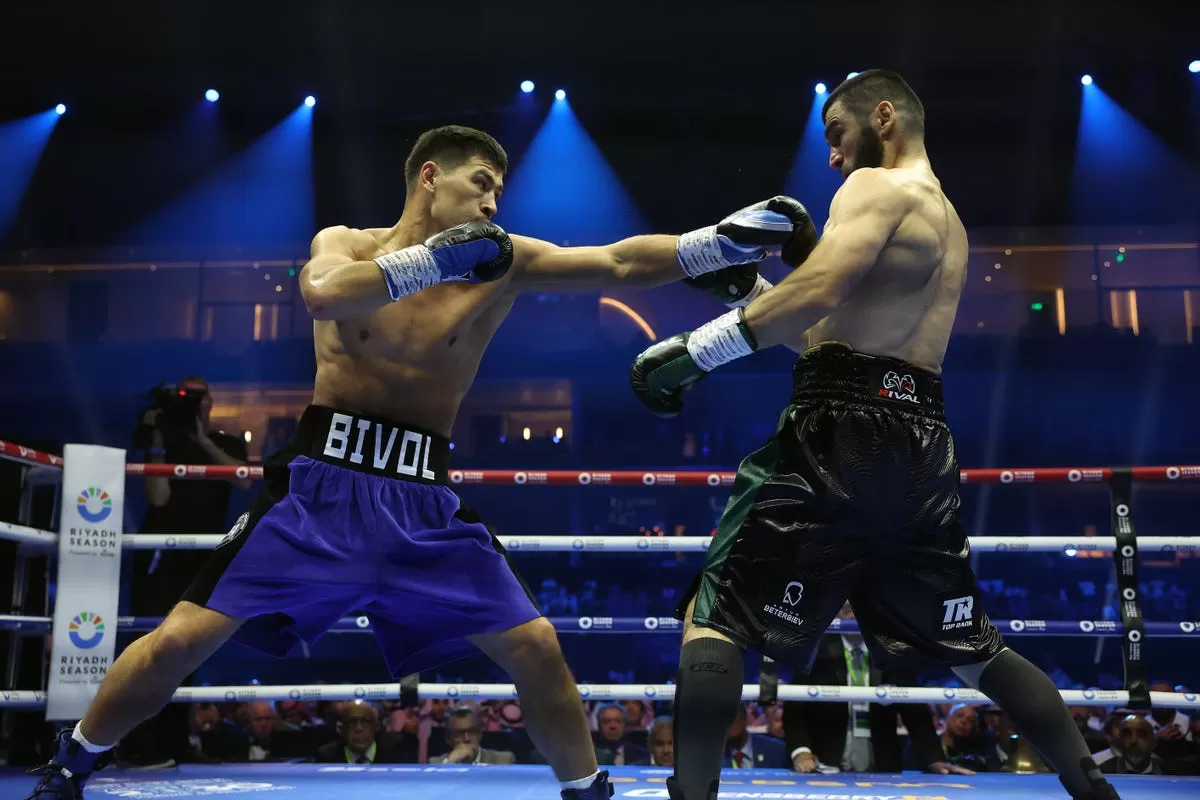 Artur Beterbiev vs Dmitry Bivol fight photos