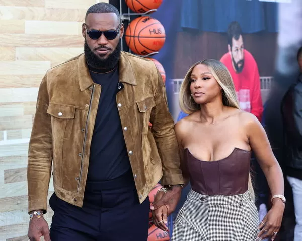 No Parties in LeBron James Family as Wife Savannah Reveals Lazy New Year's  Eve Plans in Lakers Star's Absence - EssentiallySports