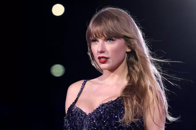 Taylor Swift phá loạt kỷ lục âm nhạc