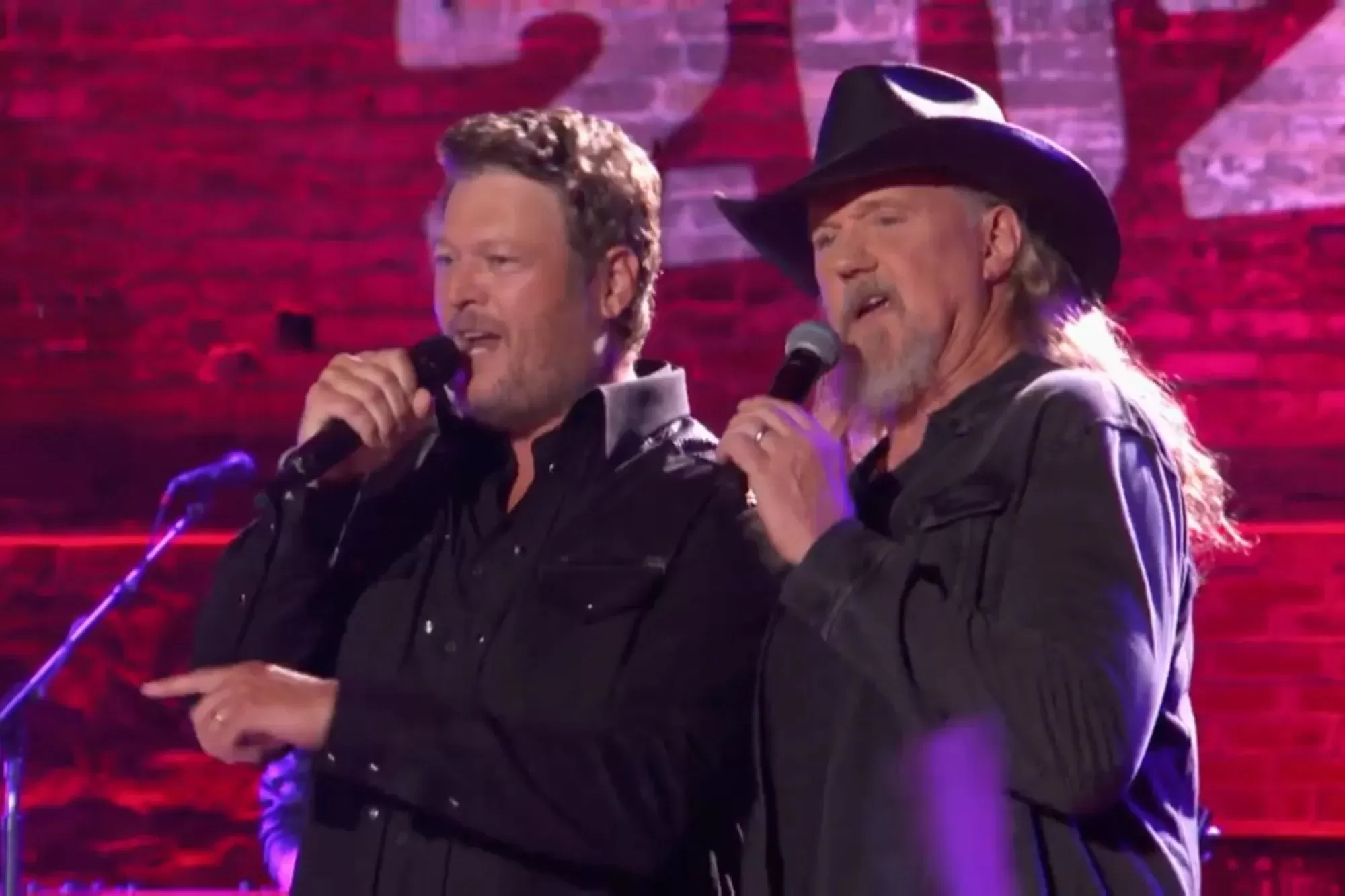 Blake Shelton dragged for pre-recorded New Year's Eve performance