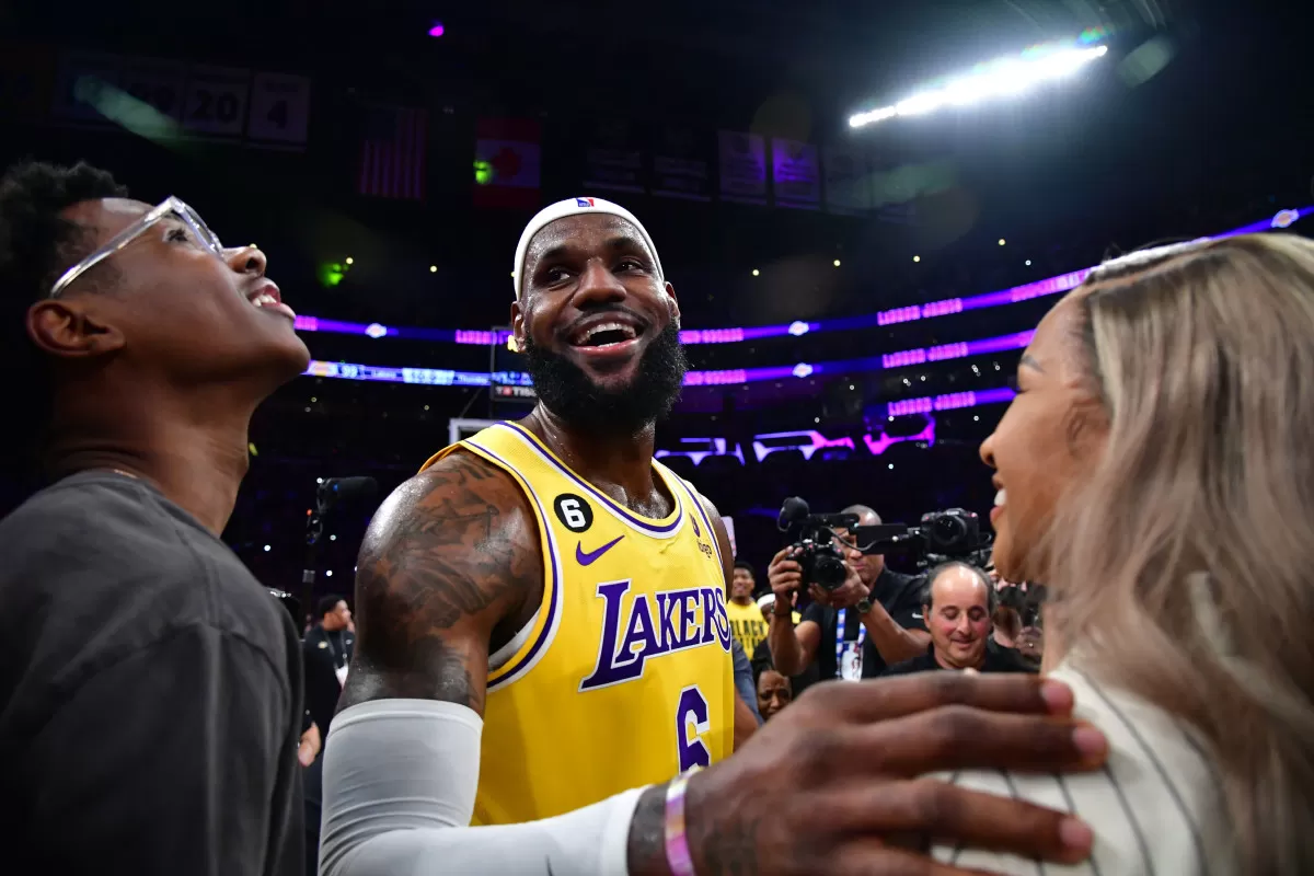 LeBron James Praises His Wife With Heartfelt Statement - Athlon Sports