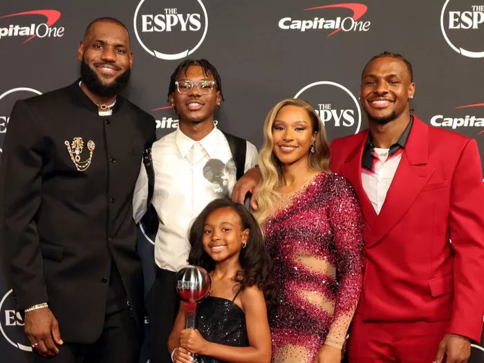 LeBron James' Family: Wife Savannah and Kids Bronny, Bryce, and Zhuri -  Business Insider