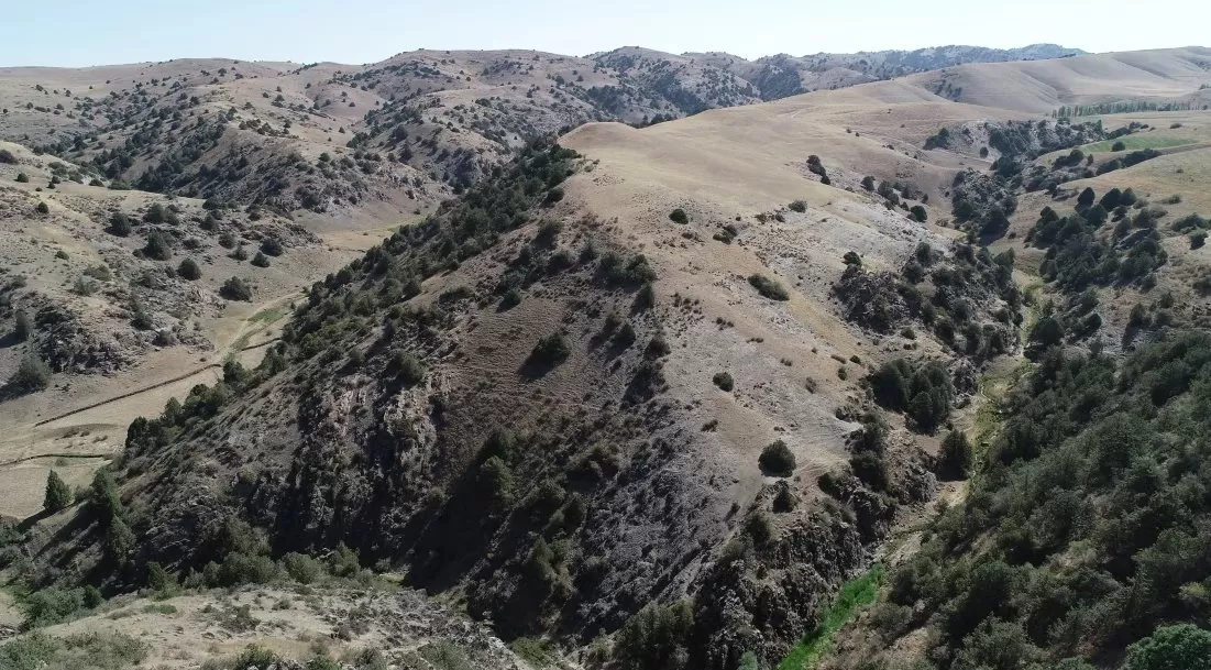 Deux villes abandonnées à plus de 2 000 m d'altitude ont choqué les archéologues, possédant des « trésors » souterrains de grande valeur, la technologie est immédiatement intervenue - Photo 1.