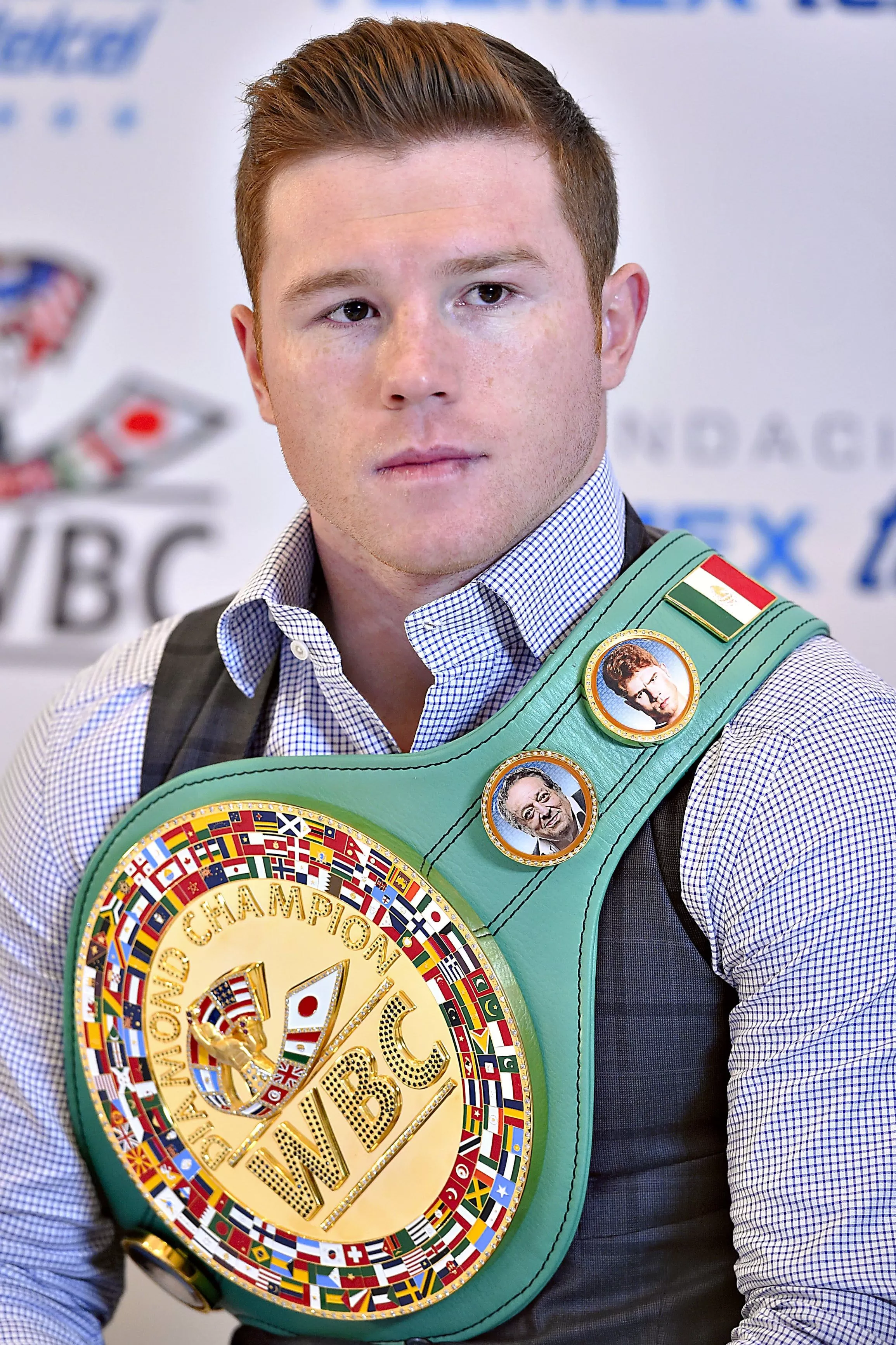 Canelo Alvarez presented with the WBC Middleweight World Title in ...