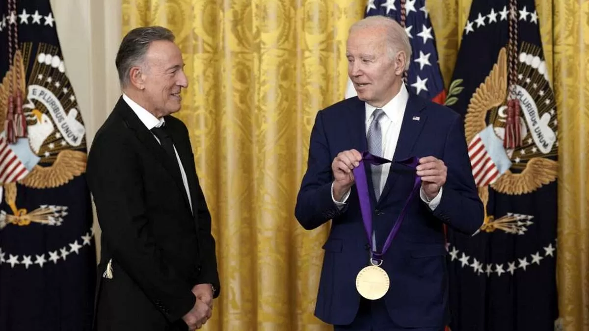 Bruce Springsteen ha ricevuto da Joe Biden la medaglia delle arti