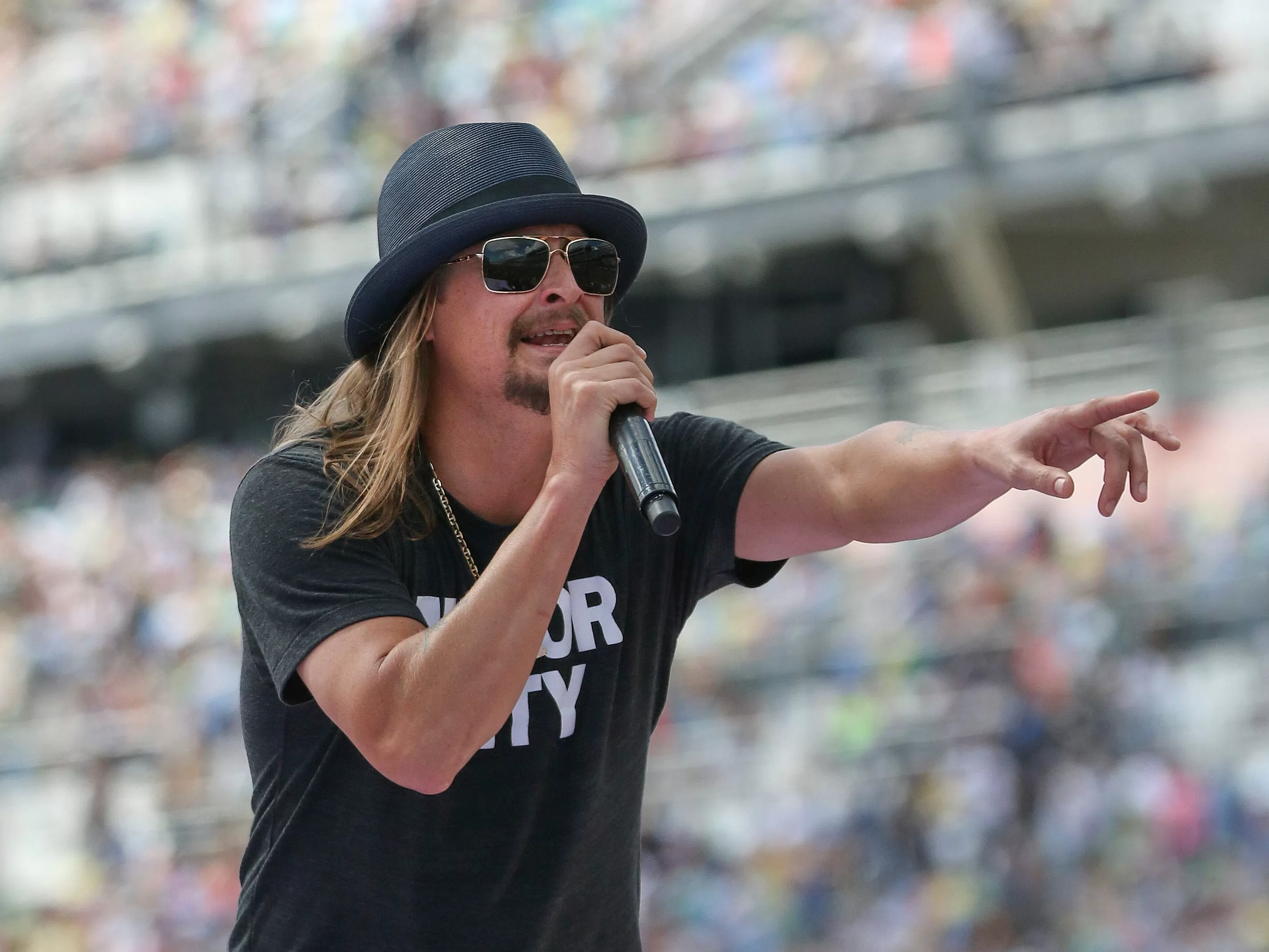 Kid Rock tour won't stop at venues with COVID vaccine, mask mandates