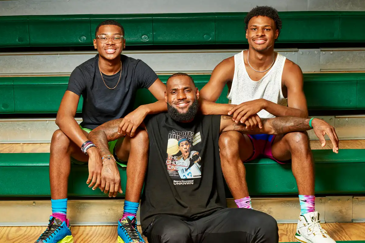 LeBron James poderia jogar com Bronny e Bryce se ele ficar até 2026-27