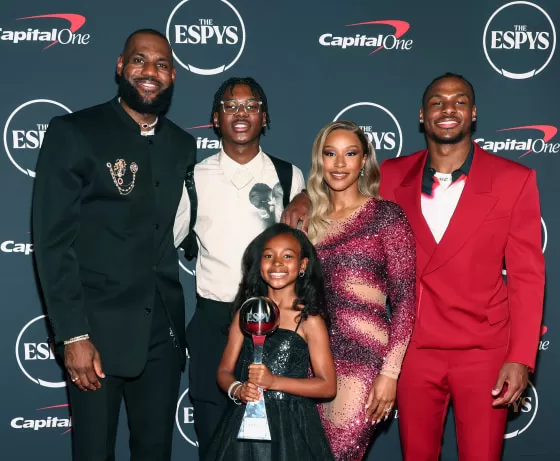 LeBron James Poses With 3 Kids And Wife At The ESPYS