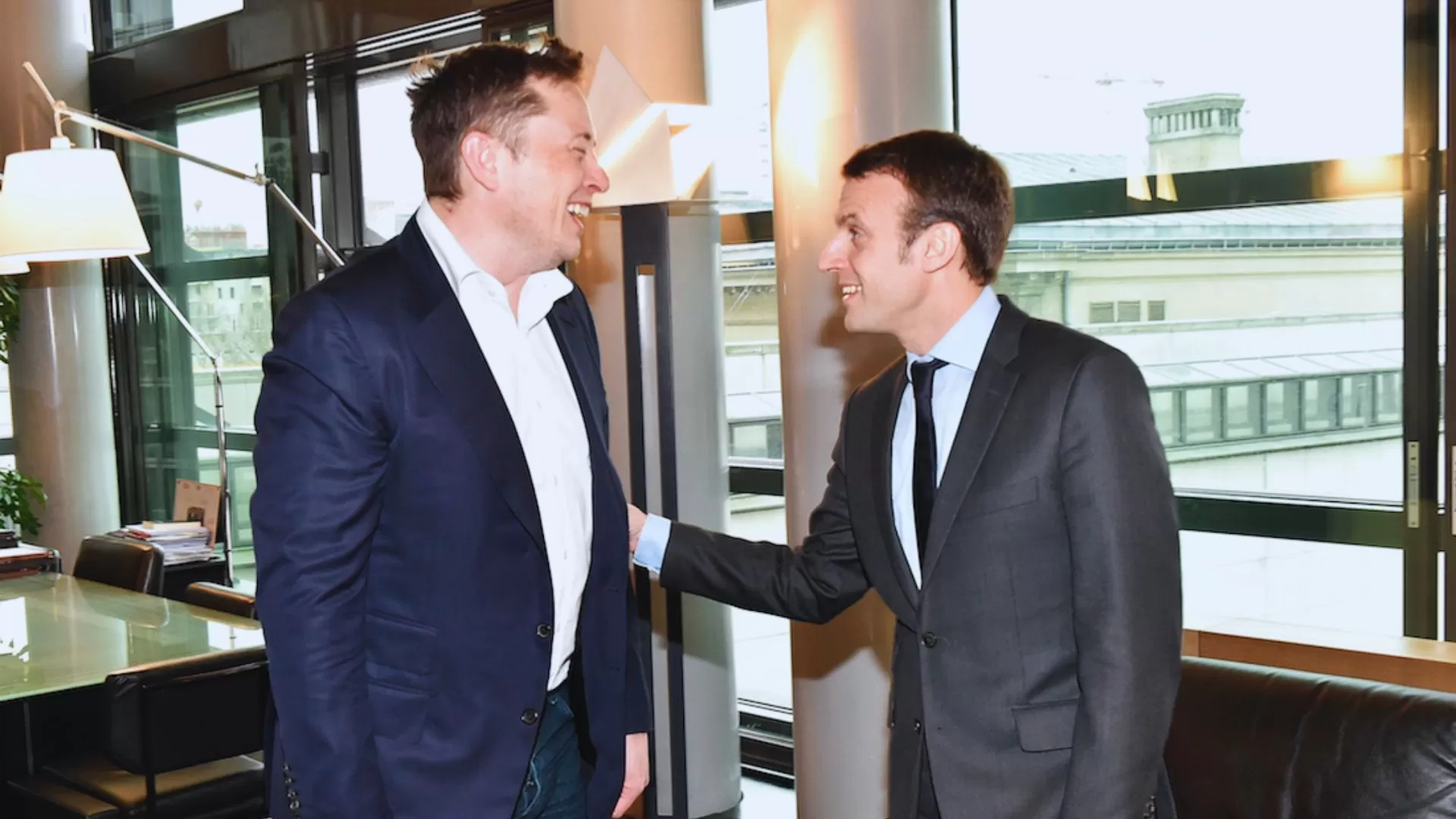 Une usine Tesla en France ? Comment Emmanuel Macron espère séduire Elon  Musk - Numerama